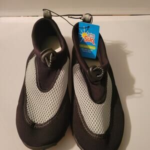 Kids Medium Shoe Size 2/3 Water Shoes